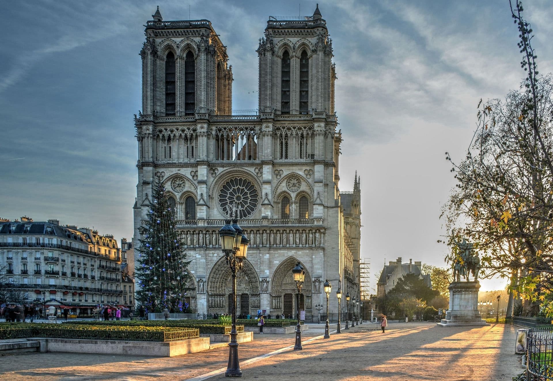 Visit Notre Dame in April 2026 – Complete Guide to Mass, Holy Week & Events