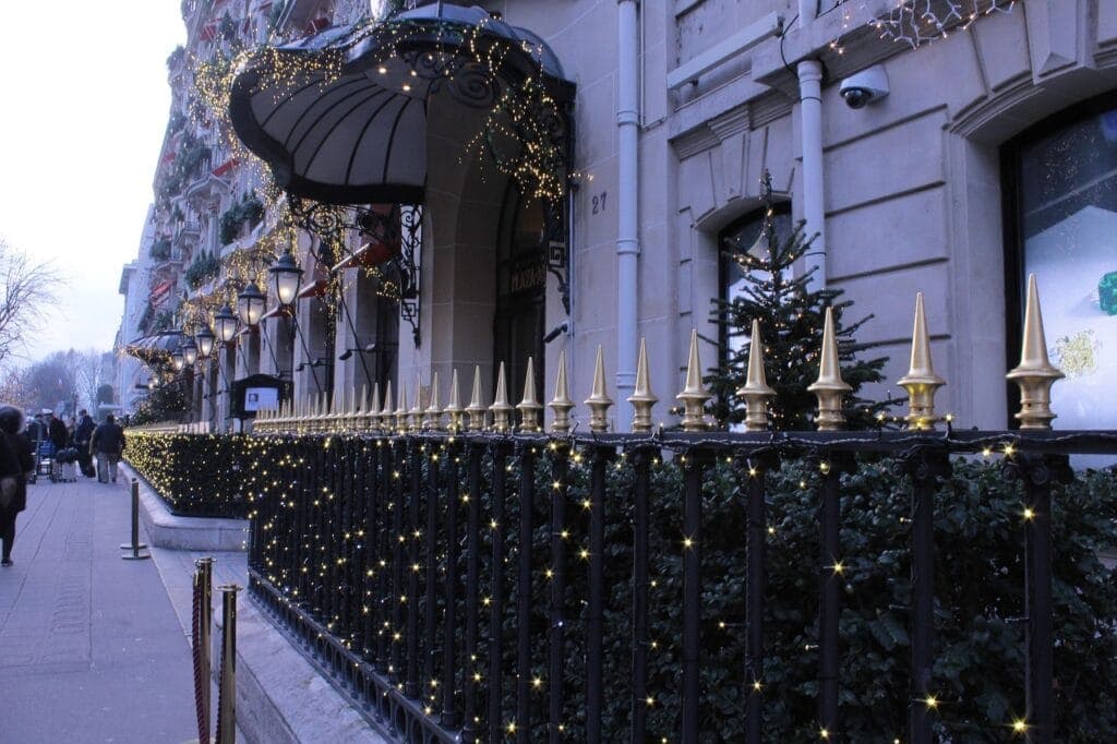 Paris Christmas Lights 2025 - Avenue Montaigne