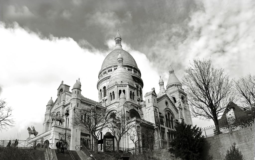 Black and white photograph of the Sacre-Cœur Basilica in Paris, highlighting its architectural grandeur.